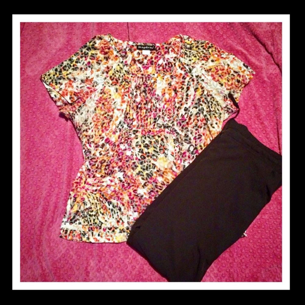 ❣️2/$20❣️ Patterned Scrub Top